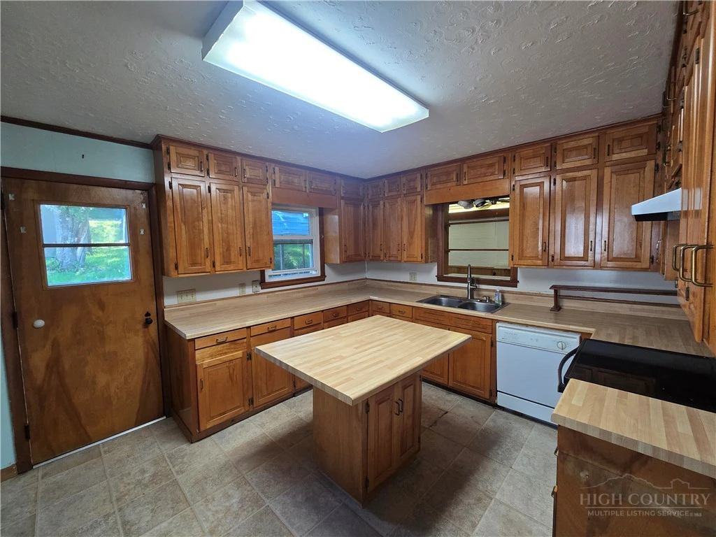Image number 11 for the current listing
