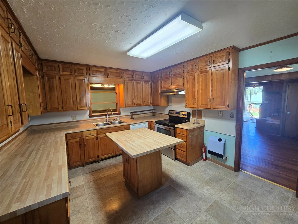 Image number 12 for the current listing