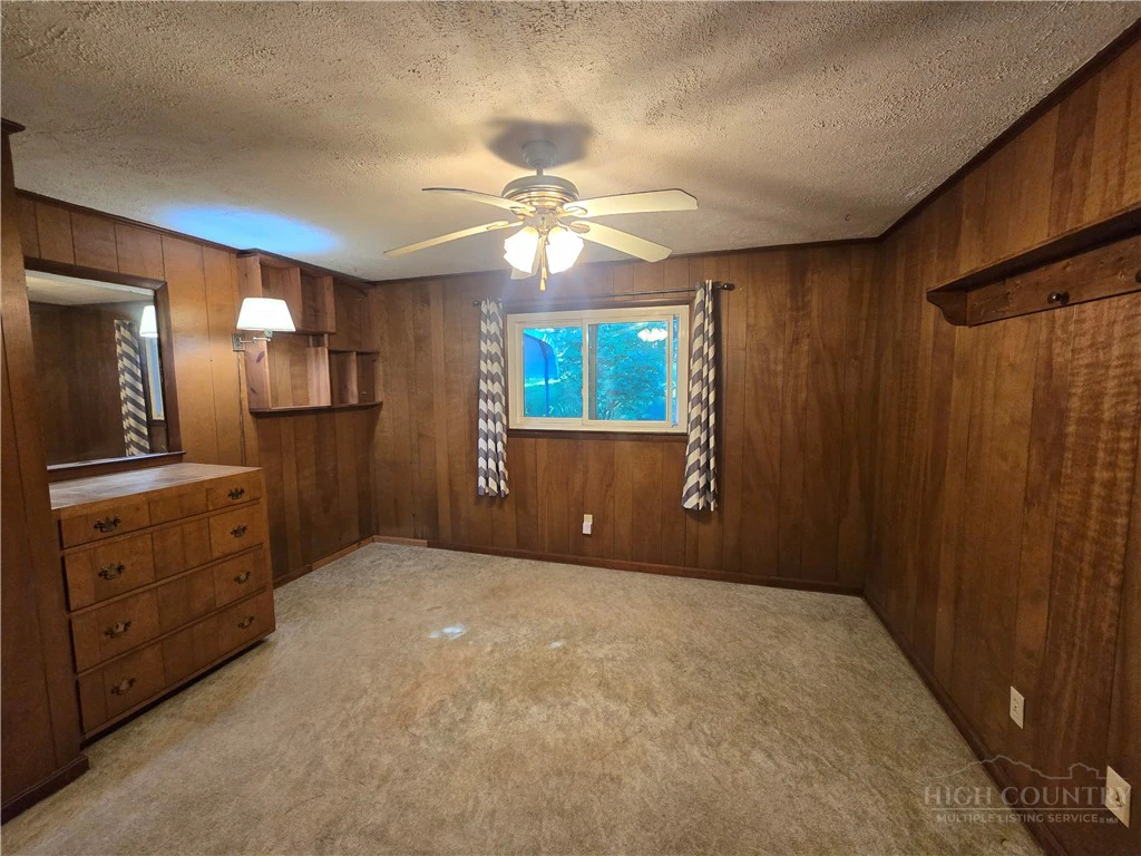Image number 15 for the current listing