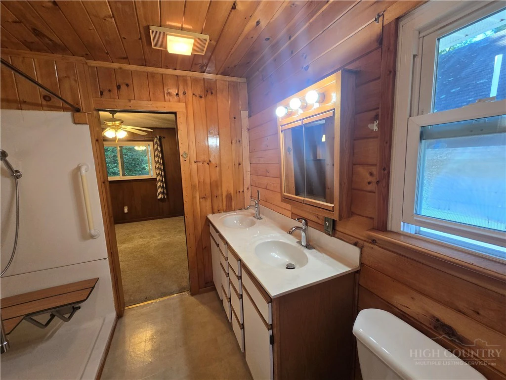 Image number 18 for the current listing