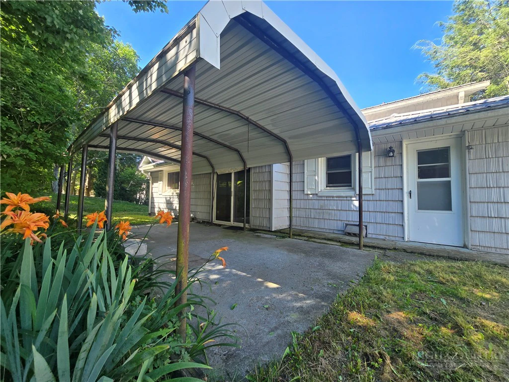 Image number 31 for the current listing