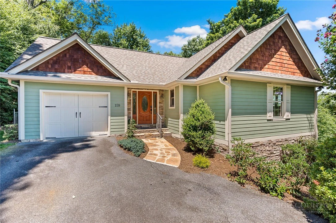 Image number 1 for the current listing