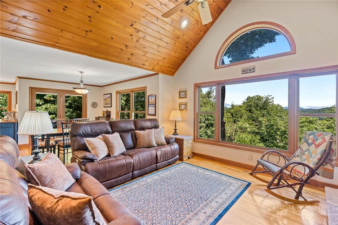 Image number 5 for the current listing