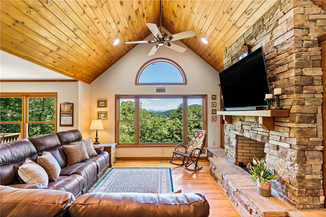 Image number 2 for the current listing