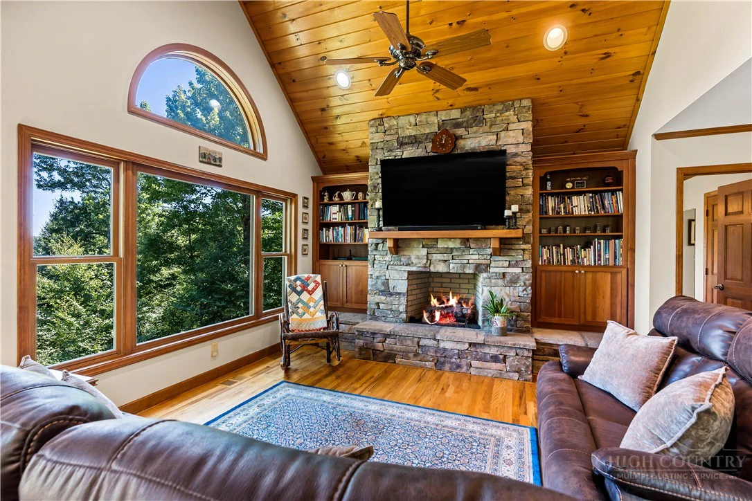 Image number 6 for the current listing