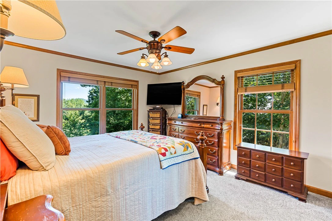 Image number 15 for the current listing