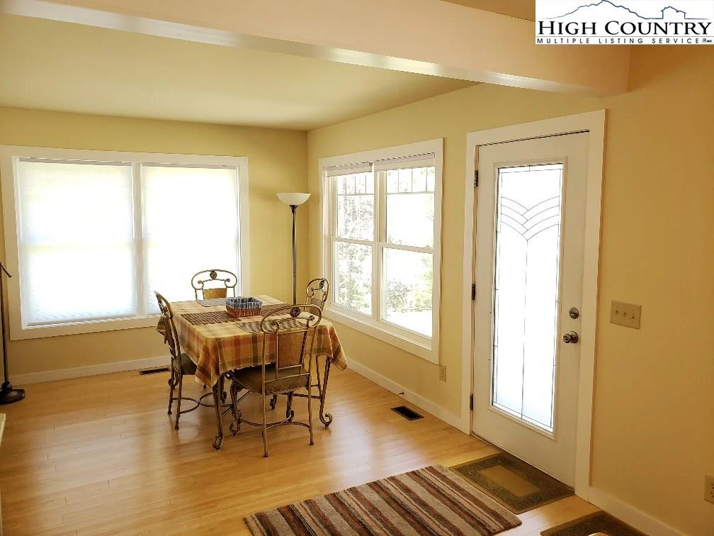 Image number 14 for the current listing