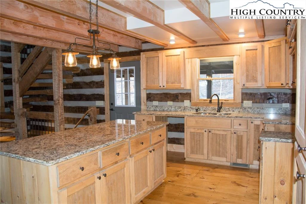 Image number 2 for the current listing