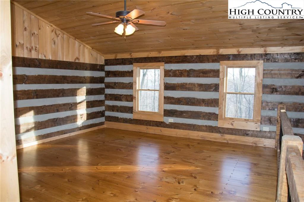 Image number 9 for the current listing