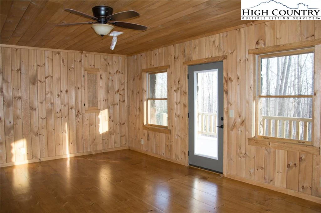 Image number 4 for the current listing