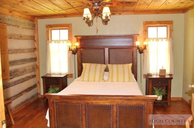 Image number 5 for the current listing