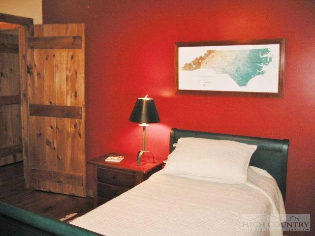Image number 3 for the current listing