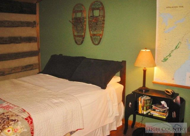 Image number 17 for the current listing