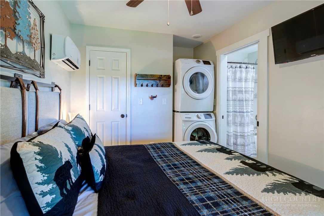 Image number 9 for the current listing