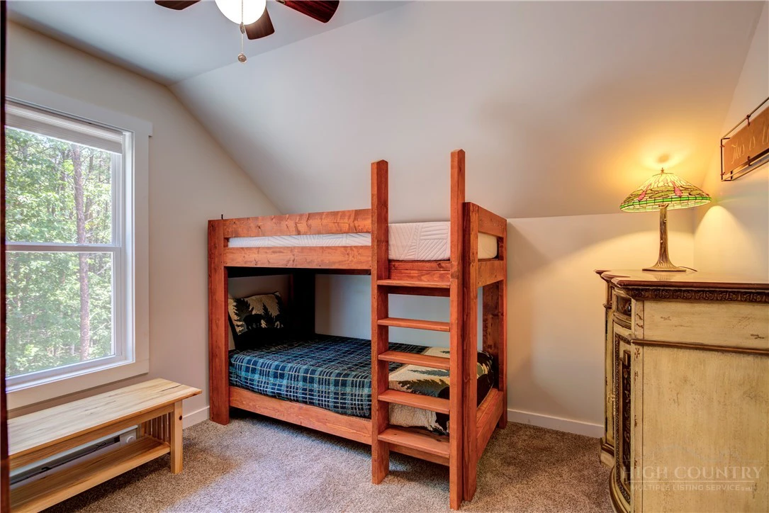 Image number 13 for the current listing