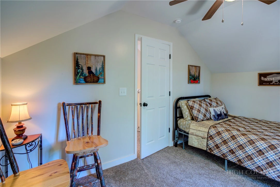 Image number 18 for the current listing