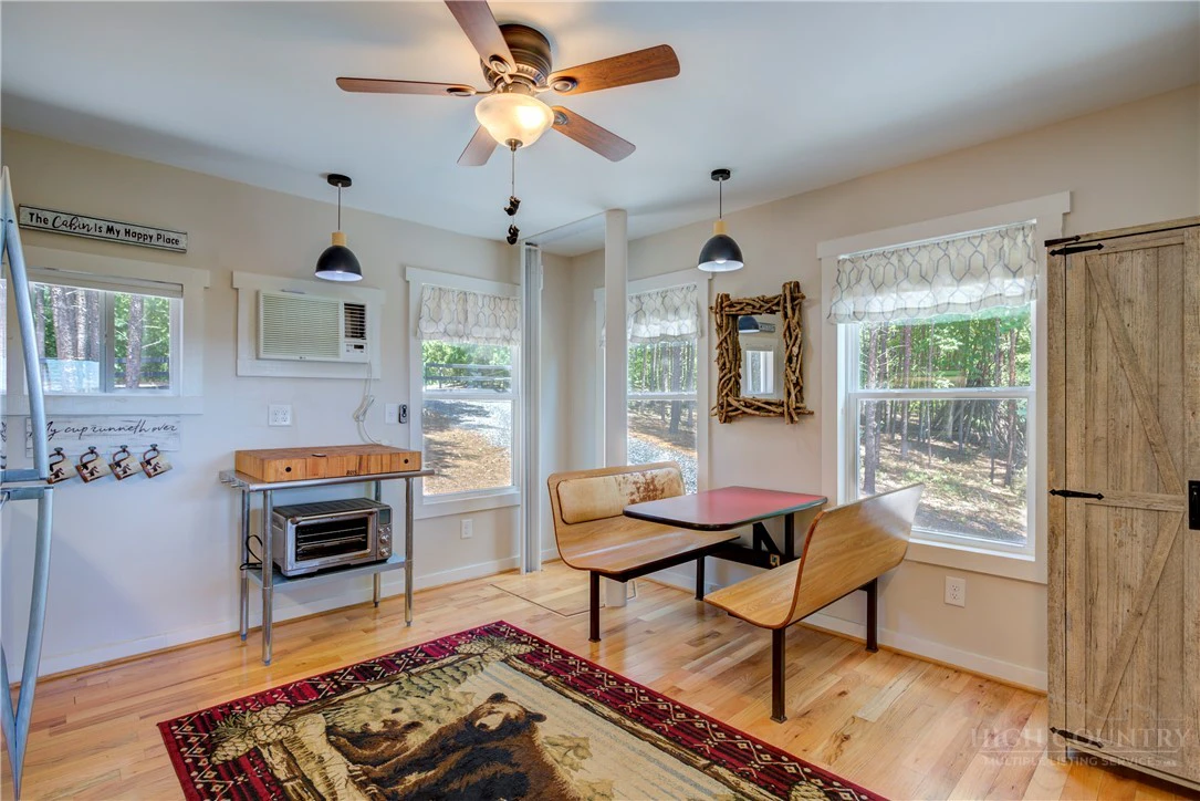 Image number 6 for the current listing