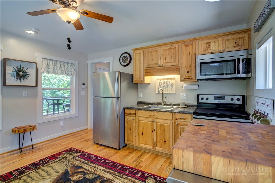 Image number 5 for the current listing
