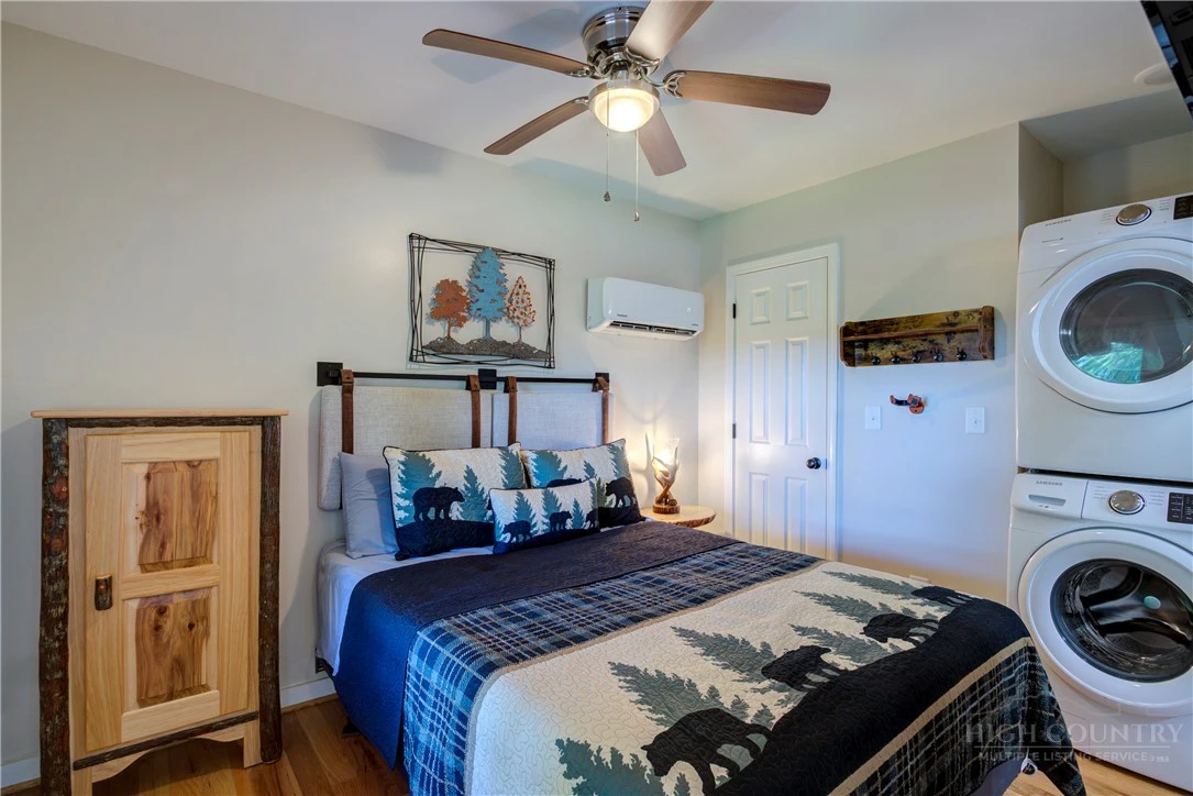 Image number 8 for the current listing