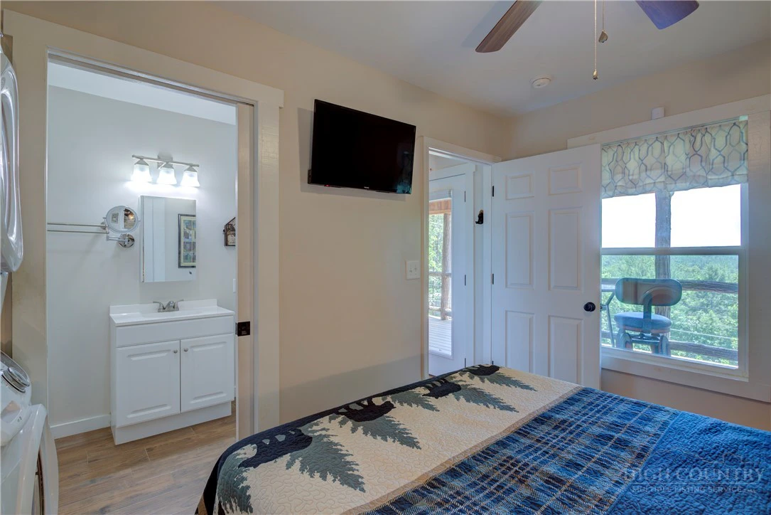 Image number 10 for the current listing