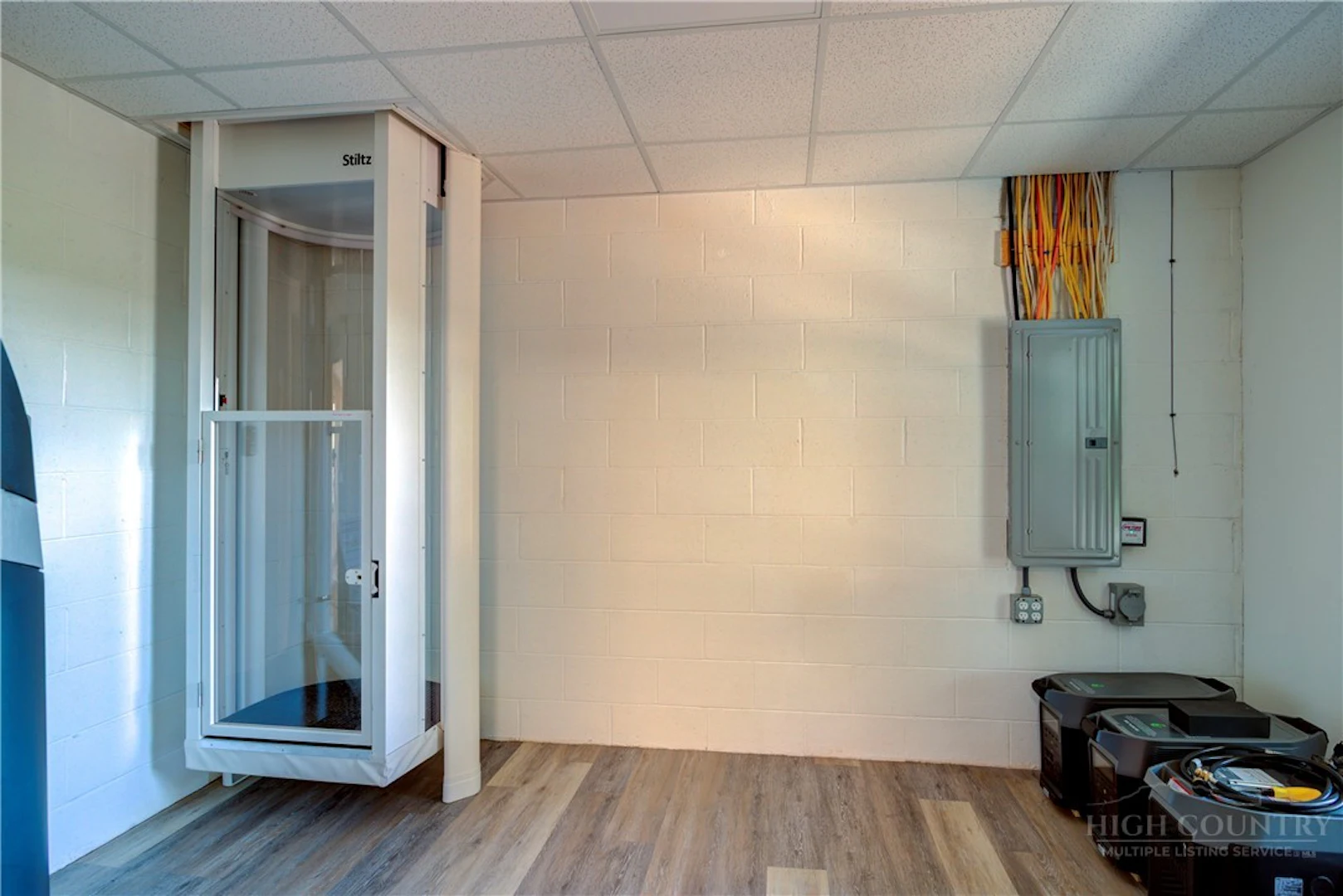Image number 21 for the current listing