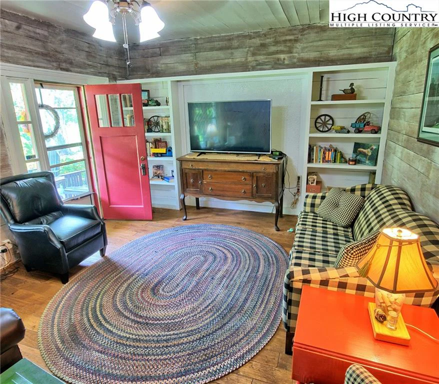 Image number 4 for the current listing
