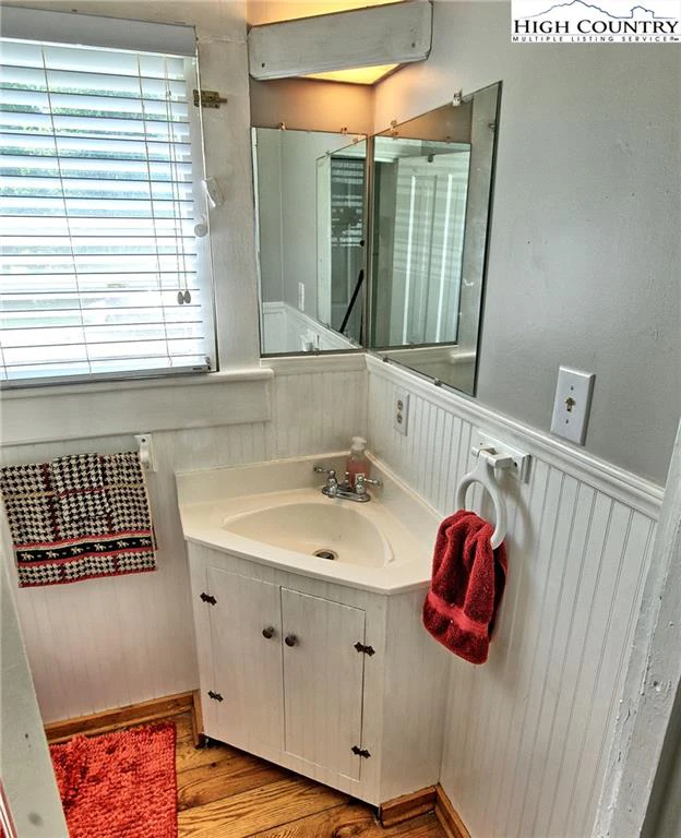 Image number 5 for the current listing