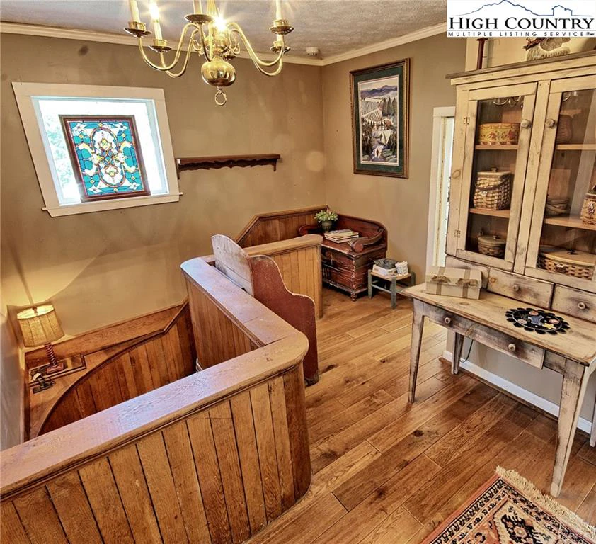 Image number 6 for the current listing