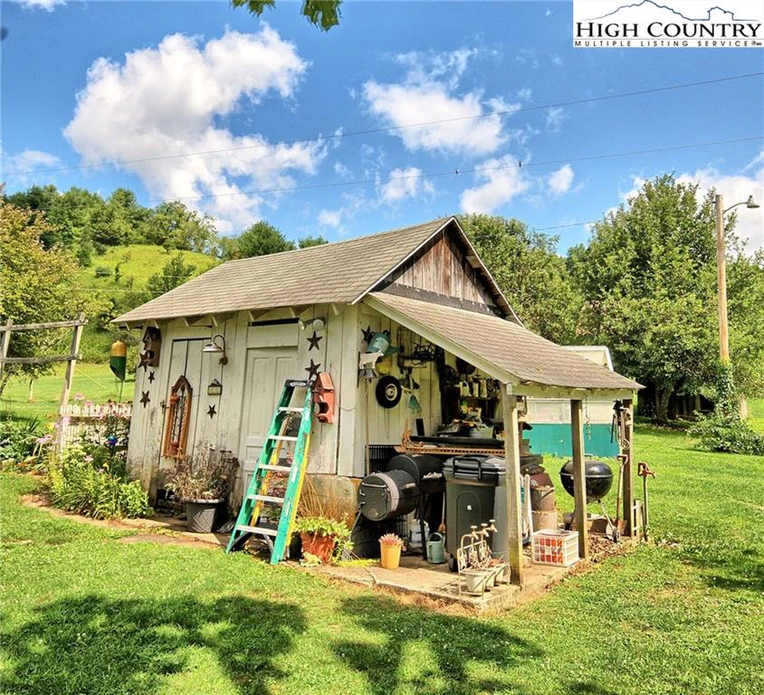 Image number 14 for the current listing