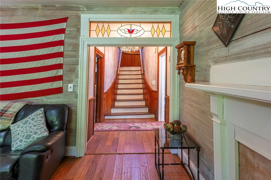 Image number 18 for the current listing