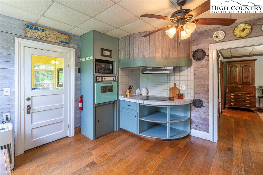 Image number 5 for the current listing