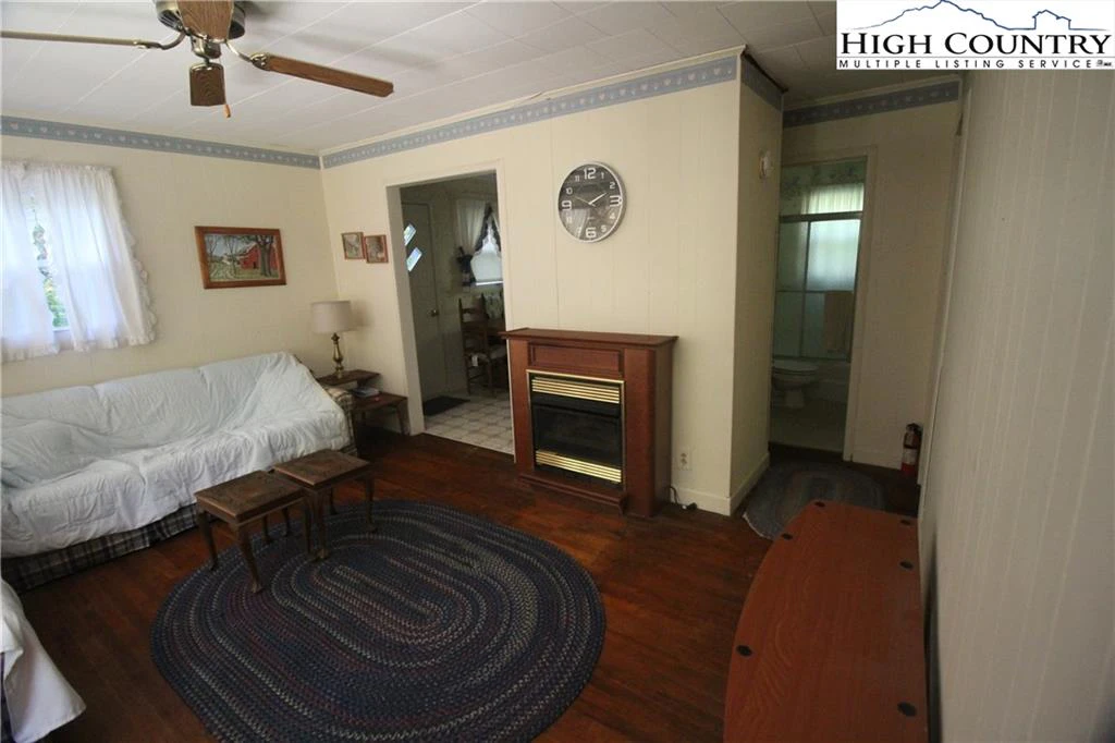 Image number 7 for the current listing