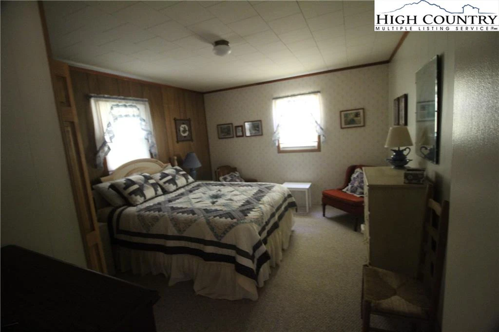 Image number 5 for the current listing