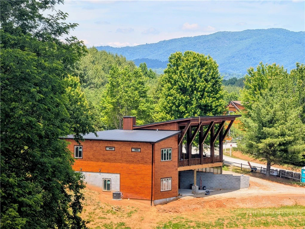 Image number 1 for the current listing