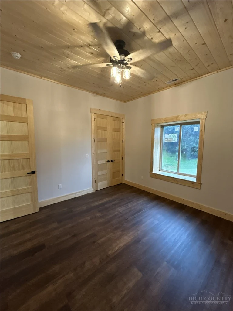 Image number 11 for the current listing