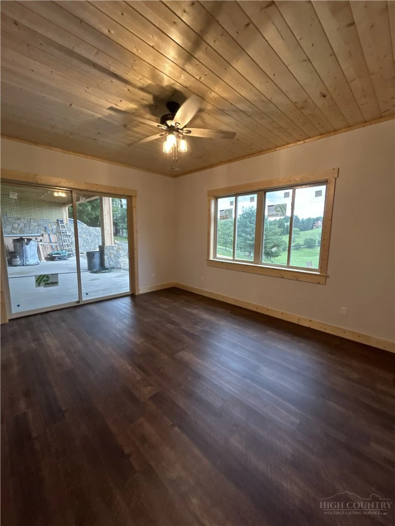 Image number 12 for the current listing