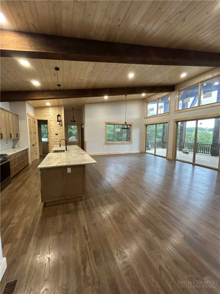 Image number 14 for the current listing