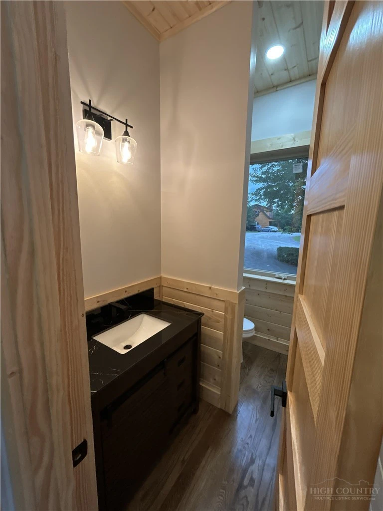 Image number 20 for the current listing