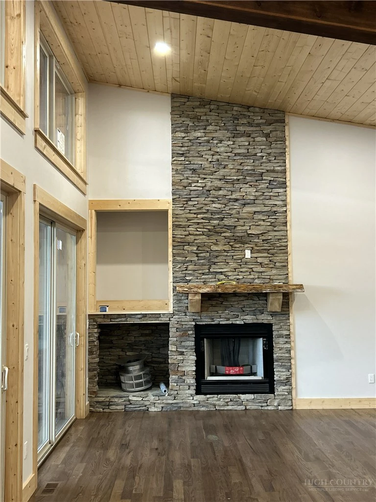 Image number 21 for the current listing