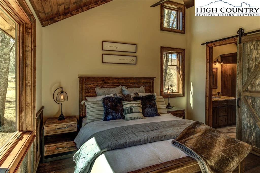 Image number 10 for the current listing
