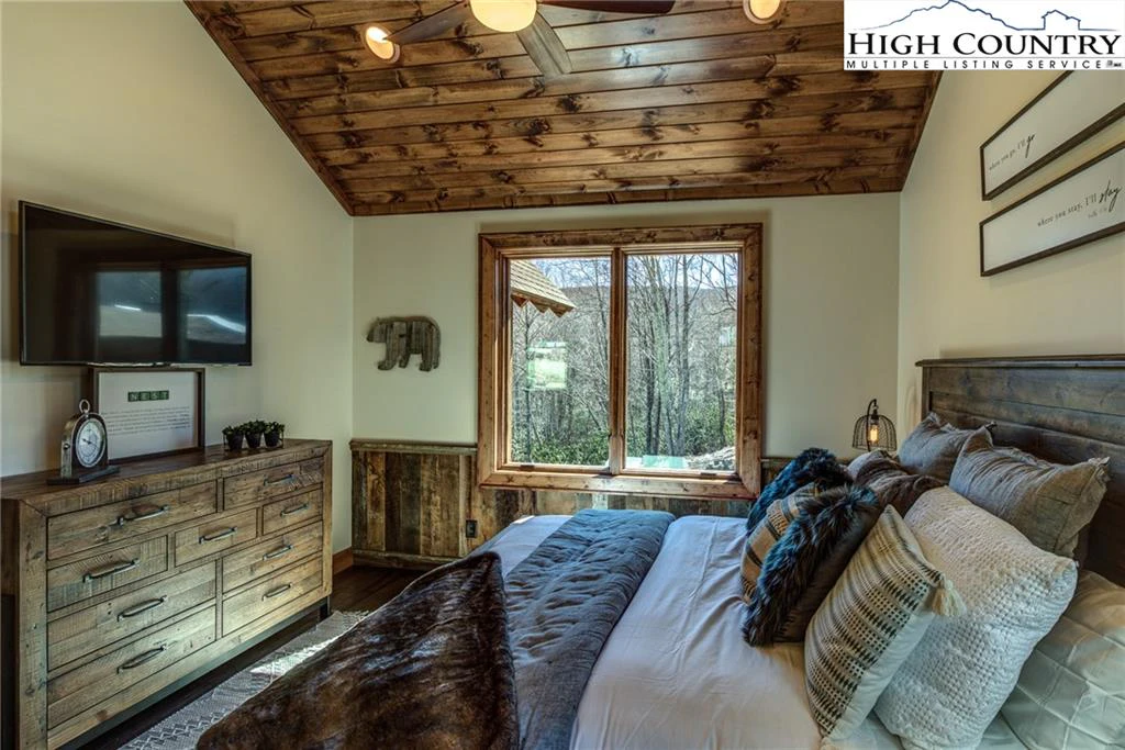 Image number 9 for the current listing