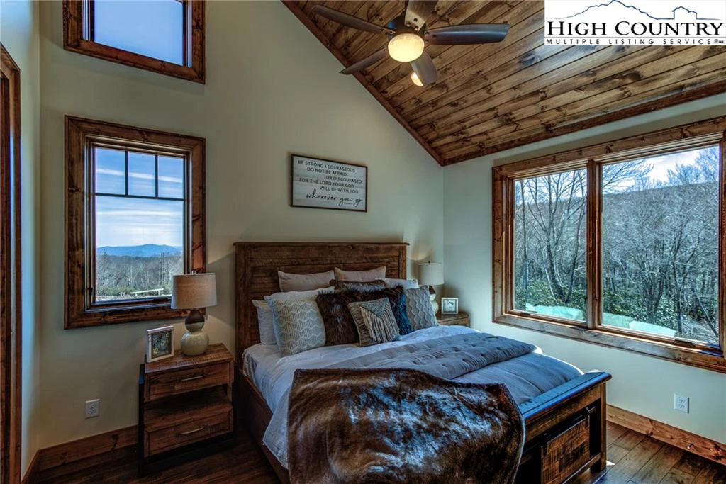Image number 8 for the current listing