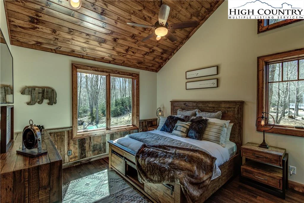 Image number 13 for the current listing