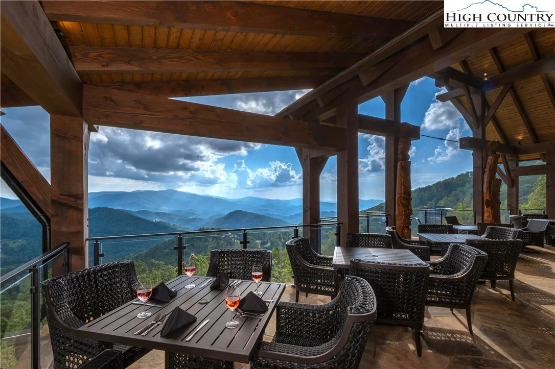 Image number 4 for the current listing