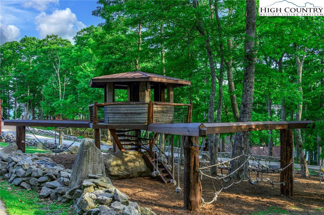 Image number 11 for the current listing