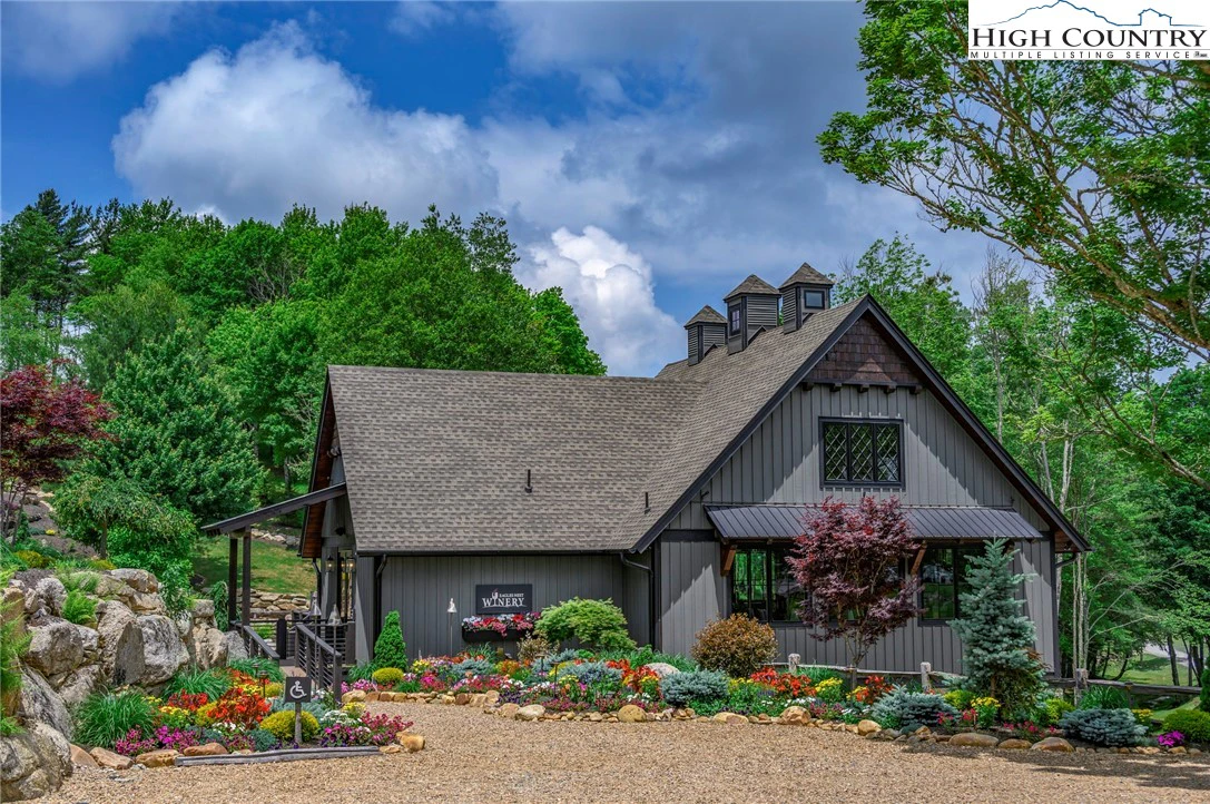 Image number 17 for the current listing