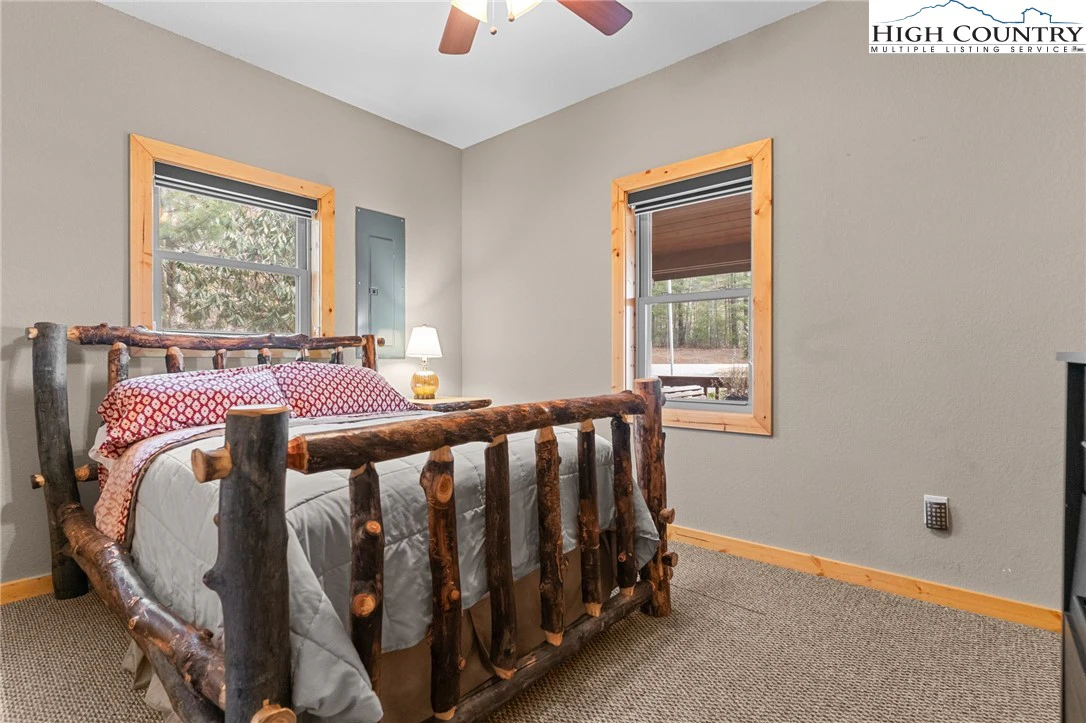 Image number 11 for the current listing