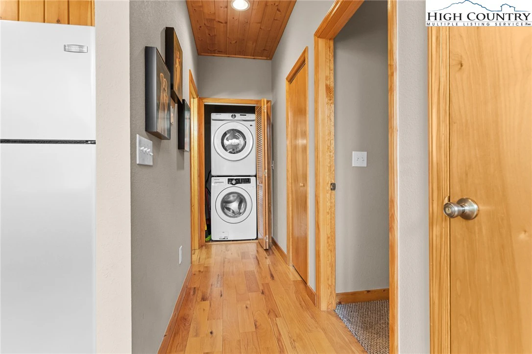 Image number 3 for the current listing