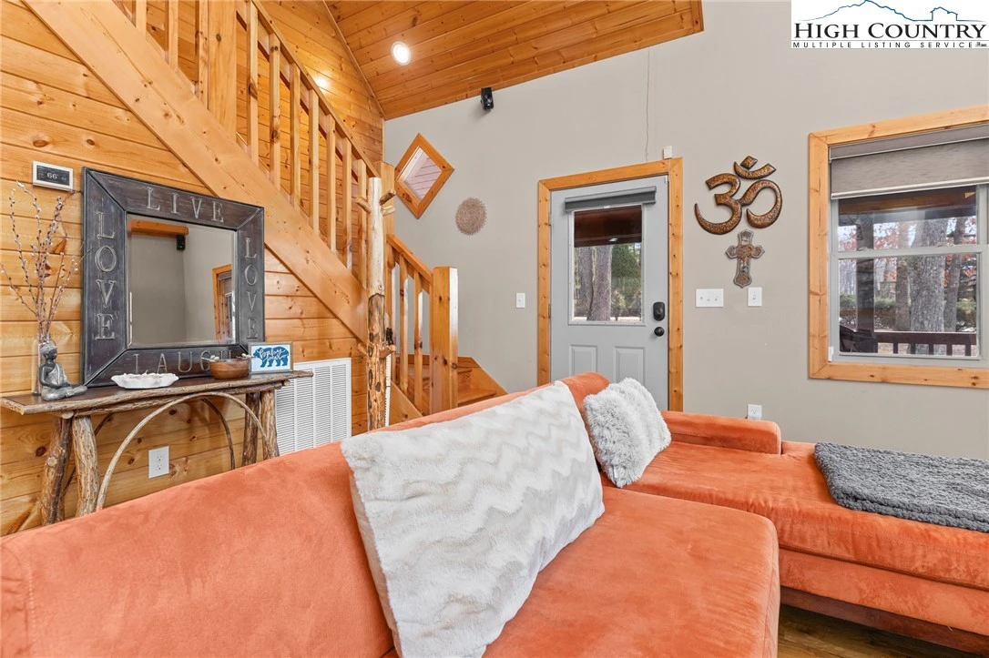 Image number 4 for the current listing