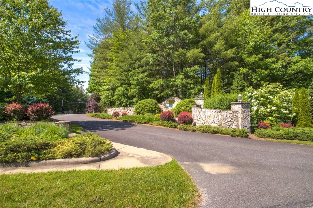 Image number 18 for the current listing